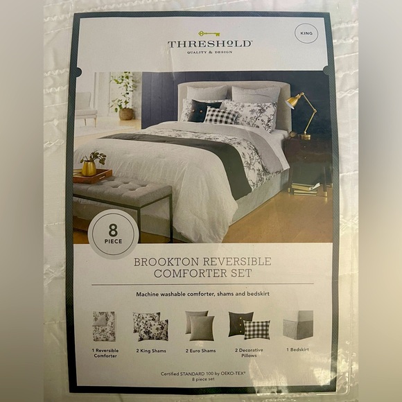 Threshold Reversible Comforter Set Luxurious Bedding - Picture 1 of 2